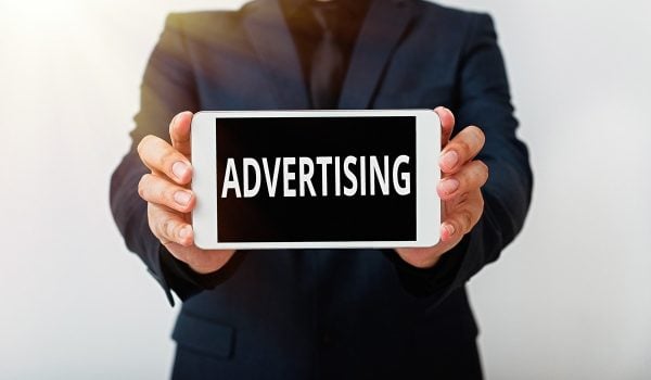 L'arrivée des pubs dans ChatGPT rapporte gros à OpenAI dès les premières semaines