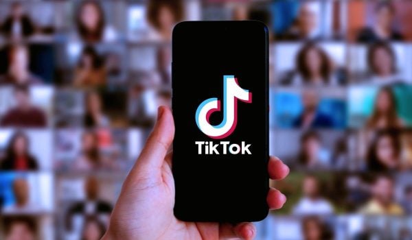 Derrière les fruits stars de TikTok, une machine à cash pilotée par l'IA